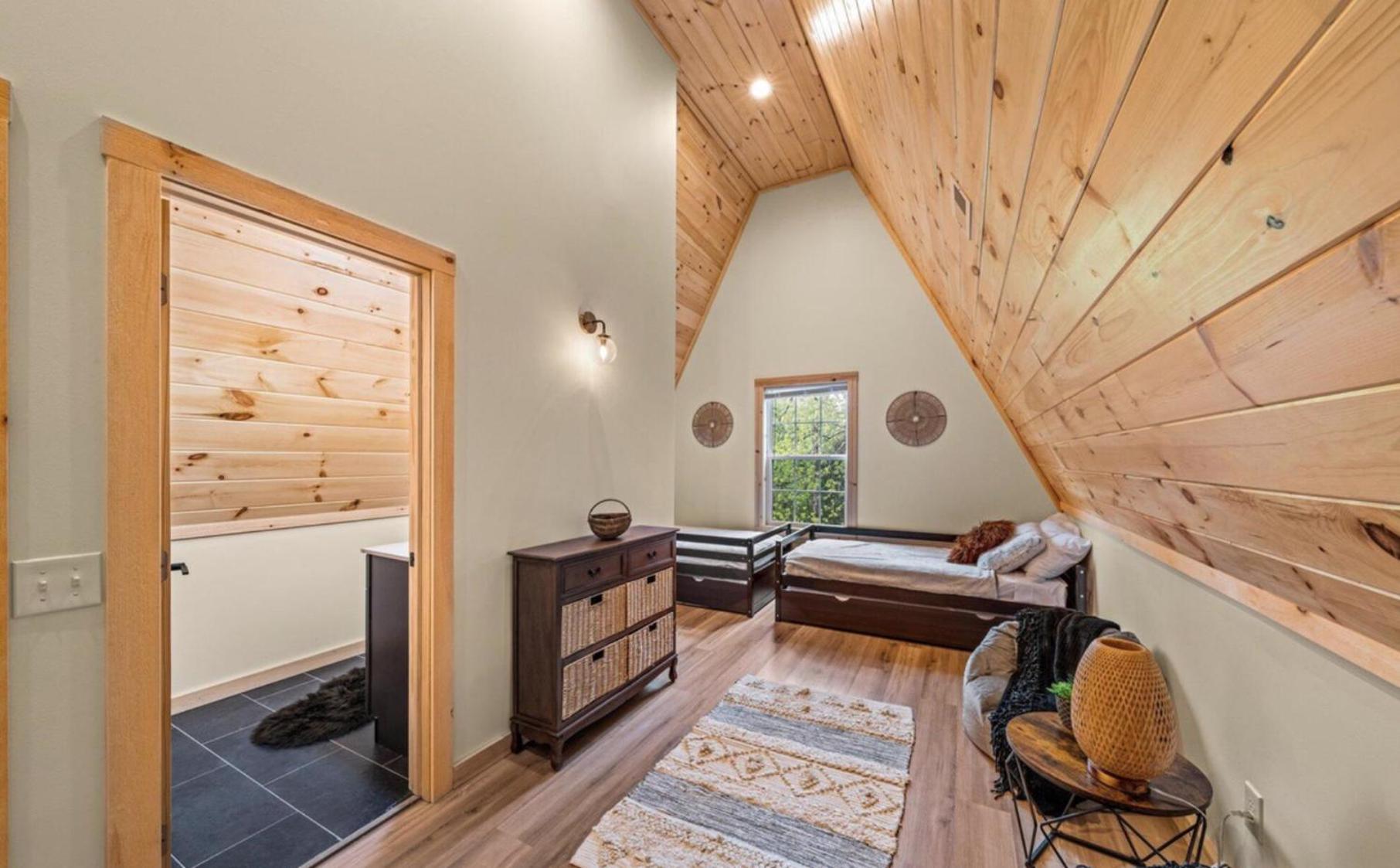 Luxe Retreat - June Sale! - Easy Drive - Xl Swim Spa - Award Winning! Sevierville Eksteriør bilde